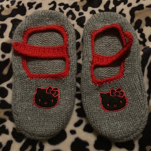 Hello kitty slippers - Picture 1 of 5